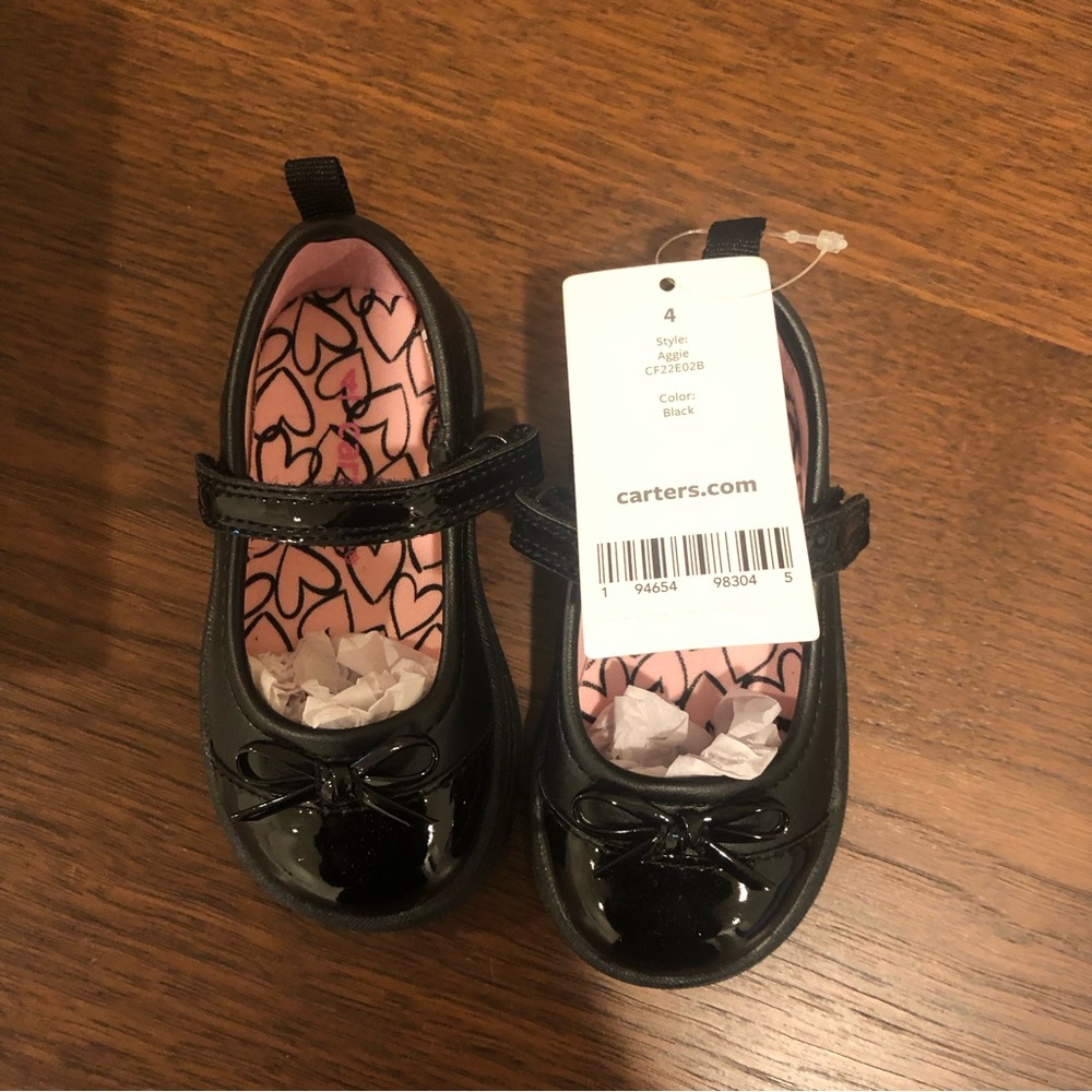 Toddler girls black Mary Jane’s size 4 - new with tags